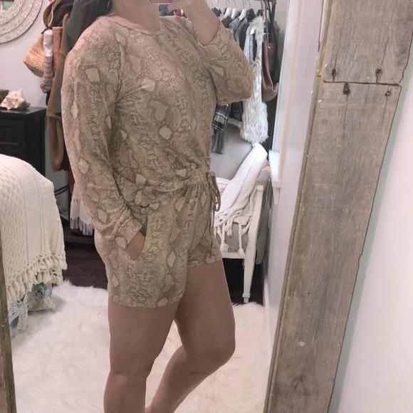 Cotton Bleu size small tan snakeskin print sexy pajama shorts outfit - Picture 1 of 4